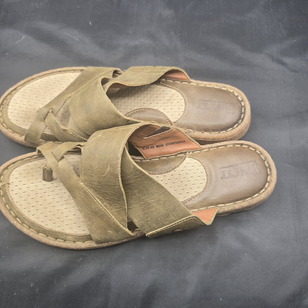 Born Olive Green Sandals‎